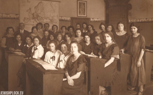 Pupils and teachers of the Warsaw high school attended by Estera Wajcman (first row, fourth from the right), 1920s